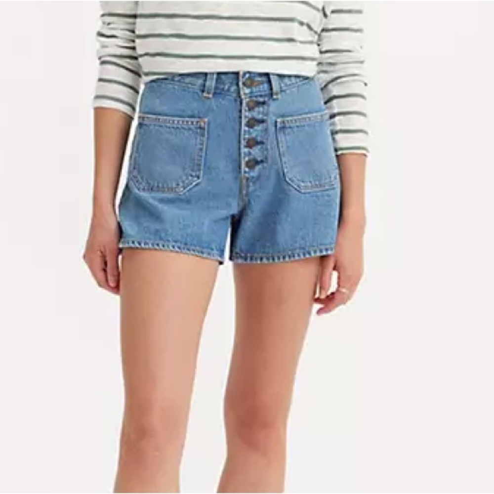 Levi’s 80s mom shorts with patch pockets